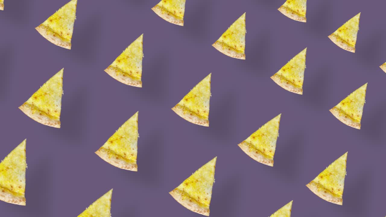 patrón colorido de pizza aislado en fondo púrpura con sombras. patrón sin costuras con rebanadas de pizza. vista superior. animación realista. movimiento de video 4k
