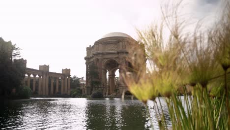 una hermosa vista de un museo de arte en san francisco, california