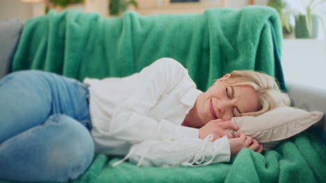 Lonely-Woman-Crying-on-Sofa