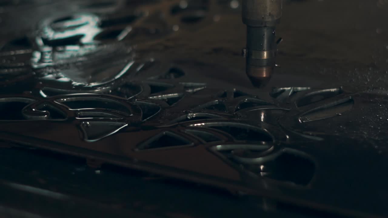 금속 판의 플라즈마 절단