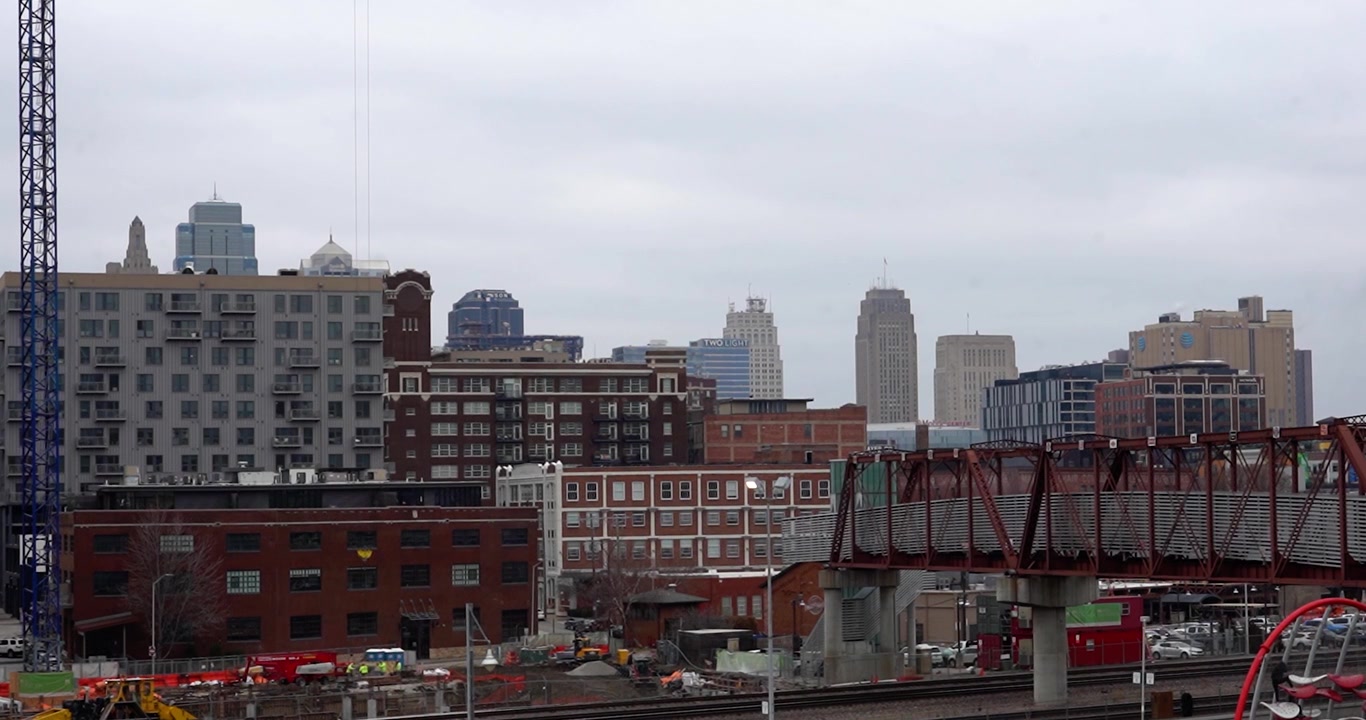 Byggeplads med Kansas City, Missouri skyline
