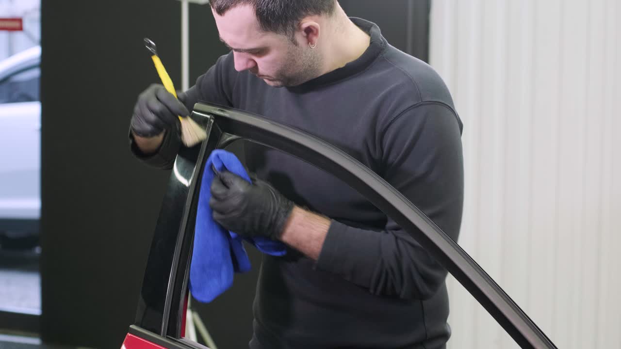 전문적인 자동차 청소. 샤워. 인테리어 세부 사항. 자동차 인테리어를 건조 청소 및 세부 사항; 깊은 좌석 청소; 자동차 세탁에서 거품을 는; 먼지에서 자동차 패널을 청소하는; 진공청소기