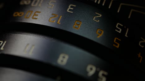 a black lens that turns a telemeter