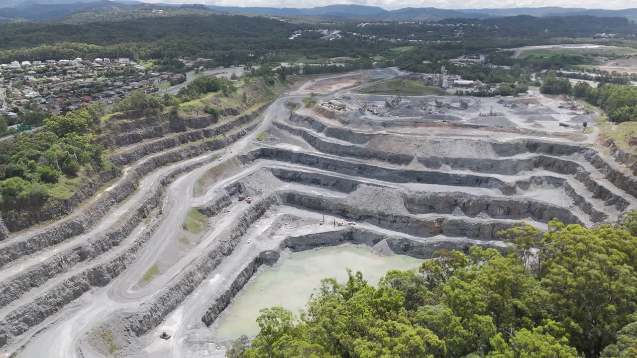 주변 풍경 과 함께 광산 의 공중 사진