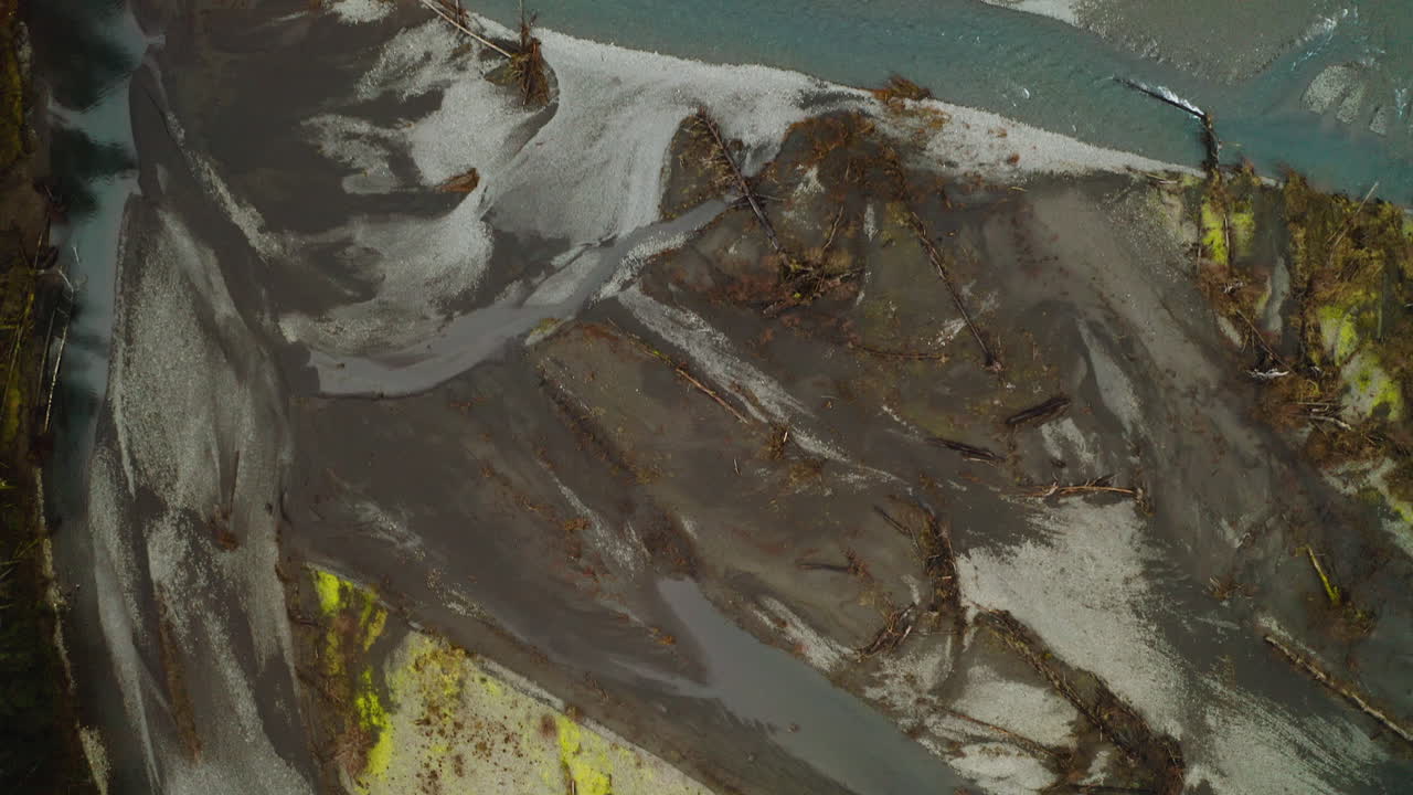 미국 워싱턴 주 올림피크 반도 에 있는 노출 된 강바닥 을 가진 호 강