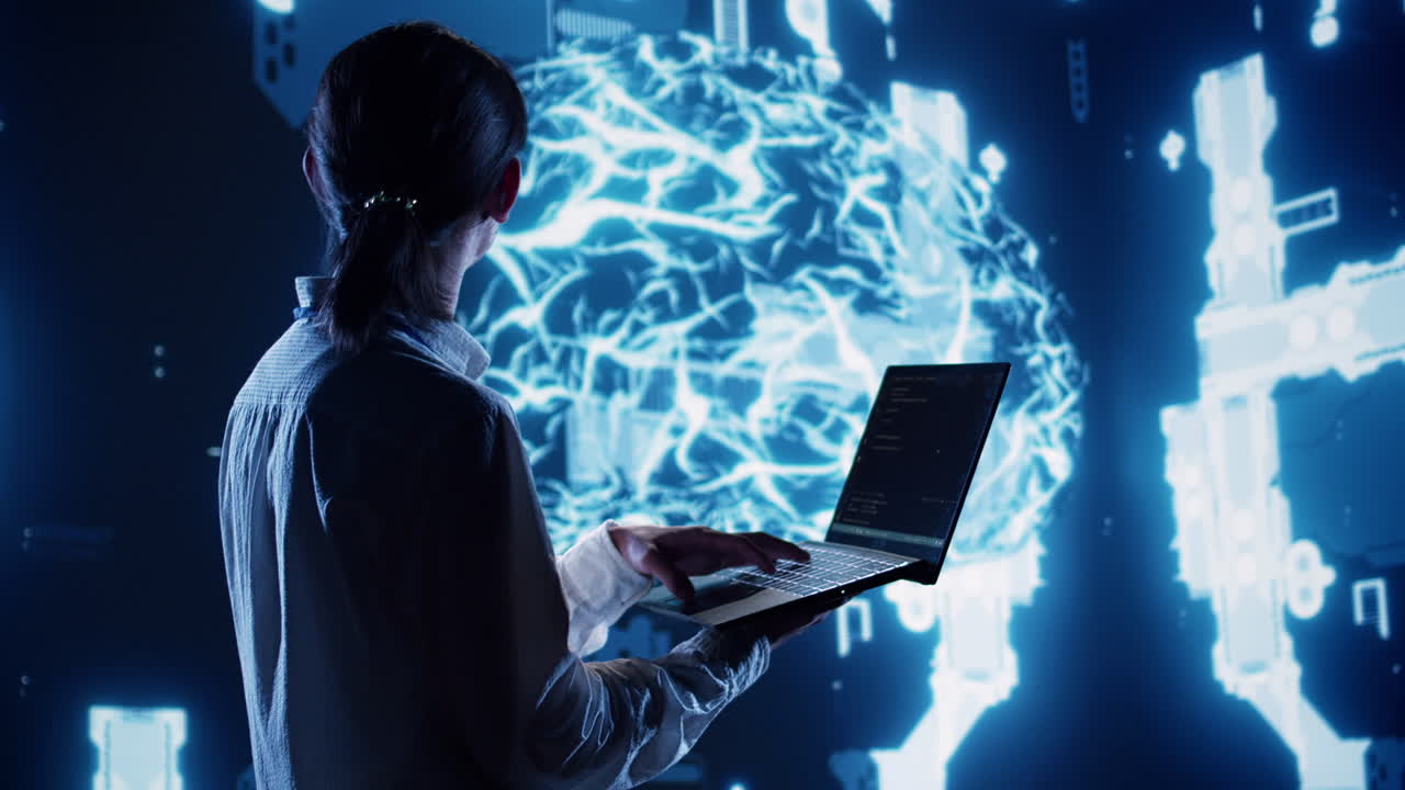 un desarrollador ejecuta código en el centro de datos.