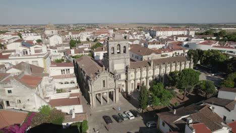 Luftkreisen-Um-Unsere-Dame-Der-Gnade-Oder-Igreja-Da-Graca-Kirche-Von-Evora-In-Portugal