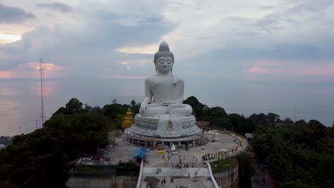 Gran-Estatua-De-Buda-En-Phuket,-Tailandia