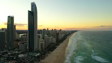 Surfers-Paradise-sunrise,-beautiful-beaches,-golden-sky,-,-crashing-waves