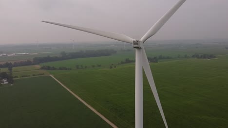 Turbina-Eólica-Desde-Vista-Aérea---Parque-Eólico-Dte,-Viento-Gratiot,-Ithaca-Michigan,-Condado-De-Gratiot---Disparo-De-Drones