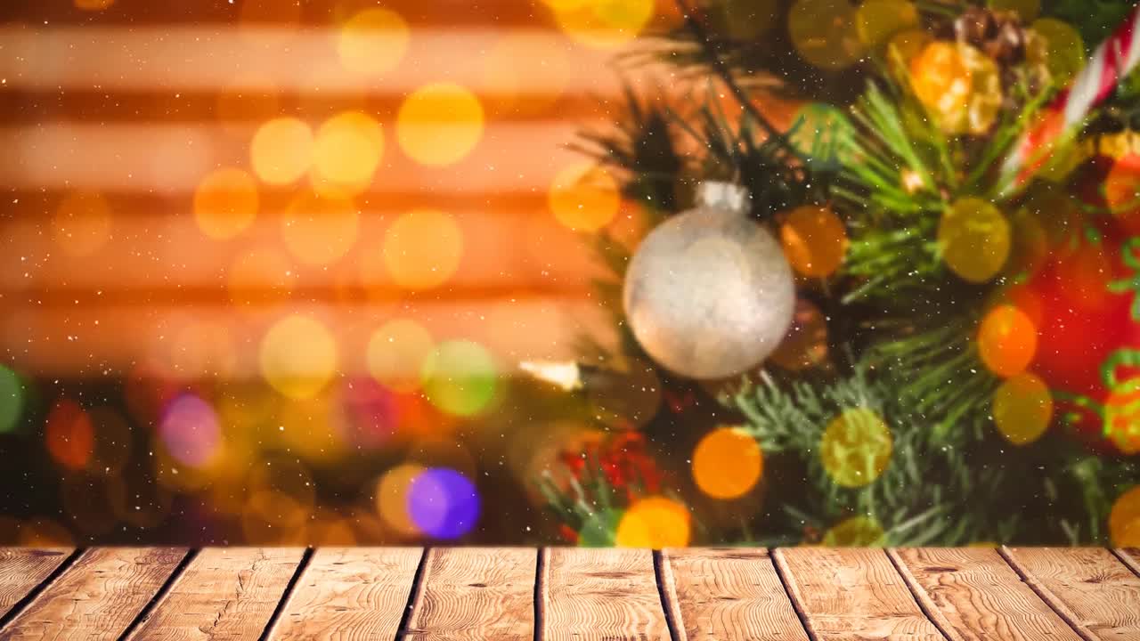 Fondo borroso de una sala de estar decorada para Navidad combinado con nieve cayendo