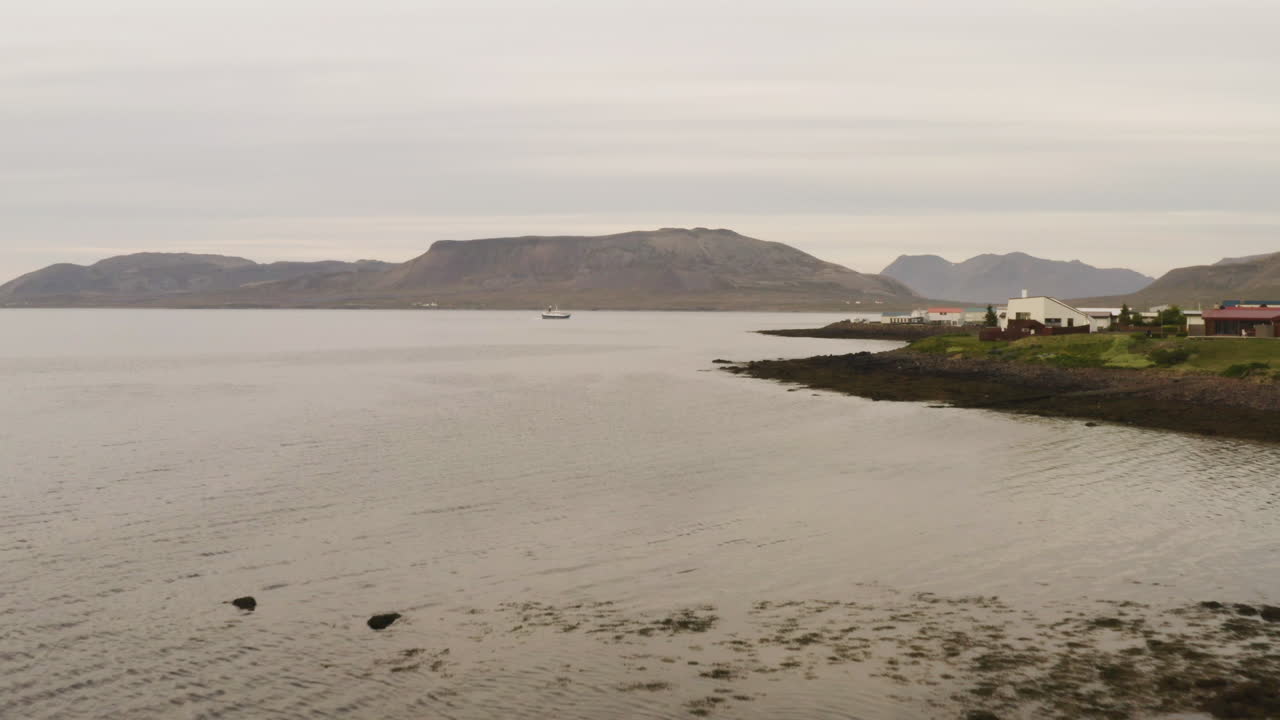 서쪽 아이슬란드의 스나이펠스네스 반도에 있는 해안 마을 - 공중