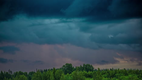 Timelapse-De-Nubes-Formándose-Antes-De-La-Tormenta