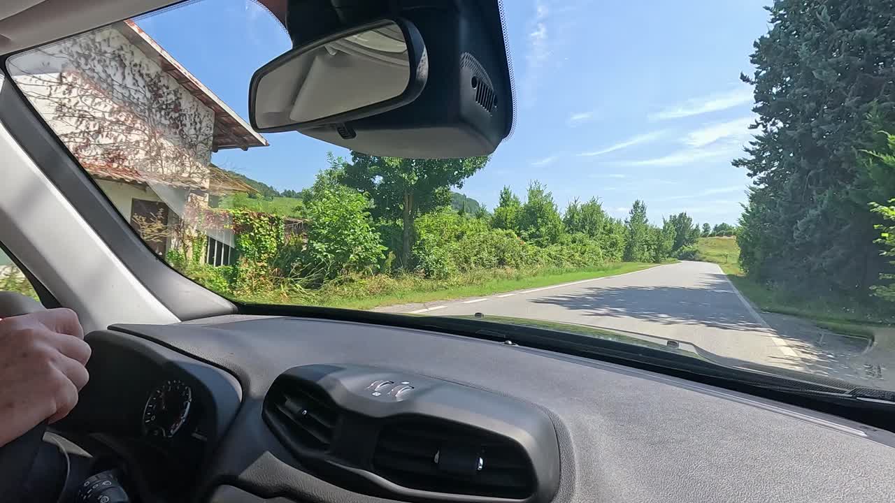 포도과 울창한 풍경을 통해 경치 좋은 드라이브