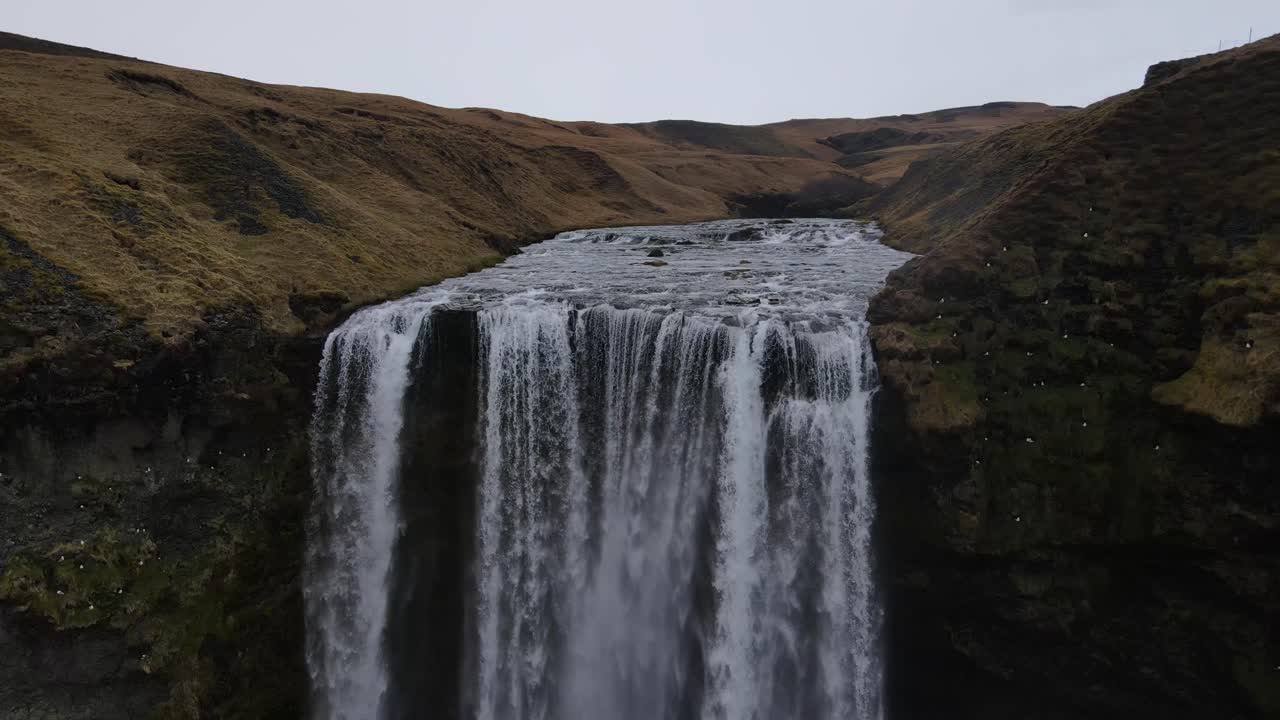 islandia cascada skogafoss drone aéreo 3.mp4