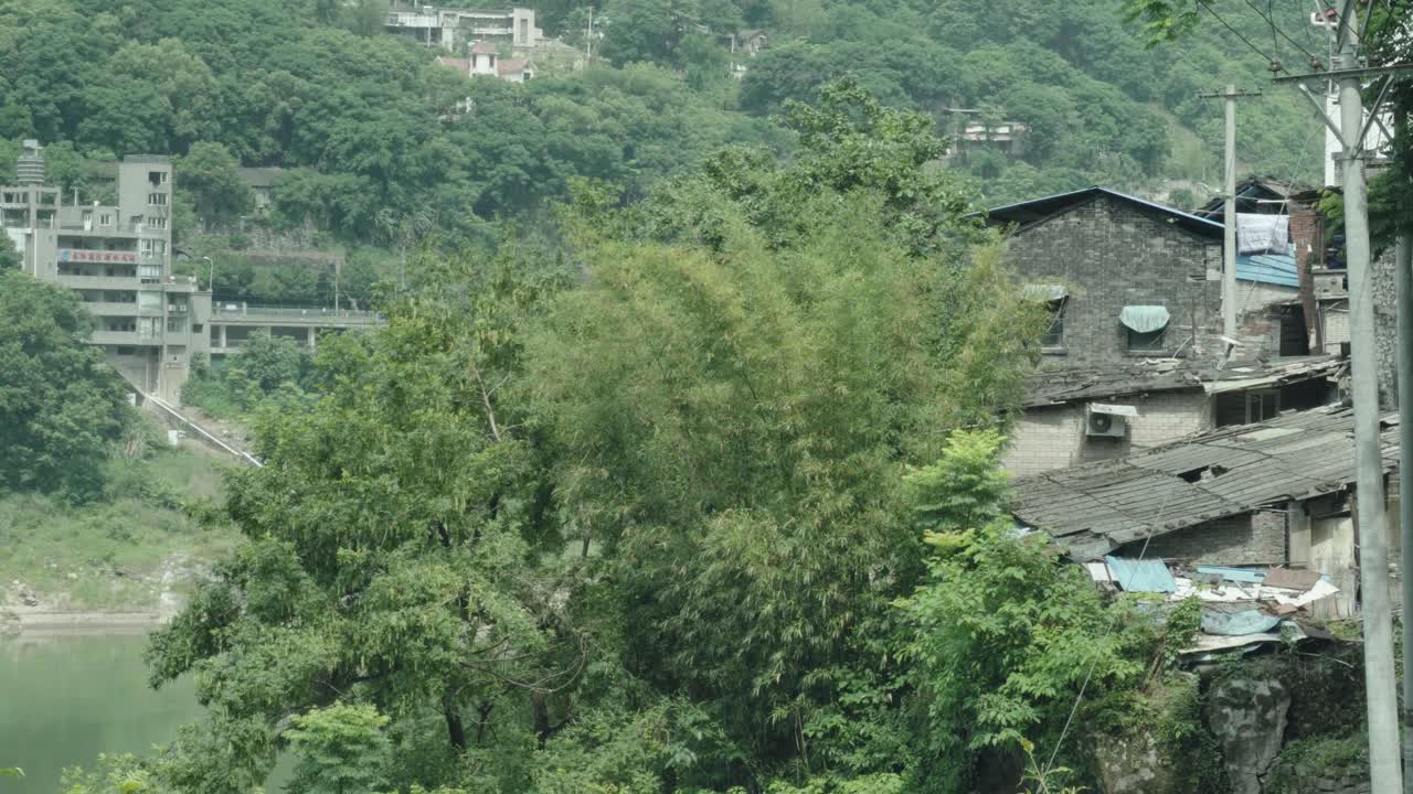 viejas aldeas junto al río.