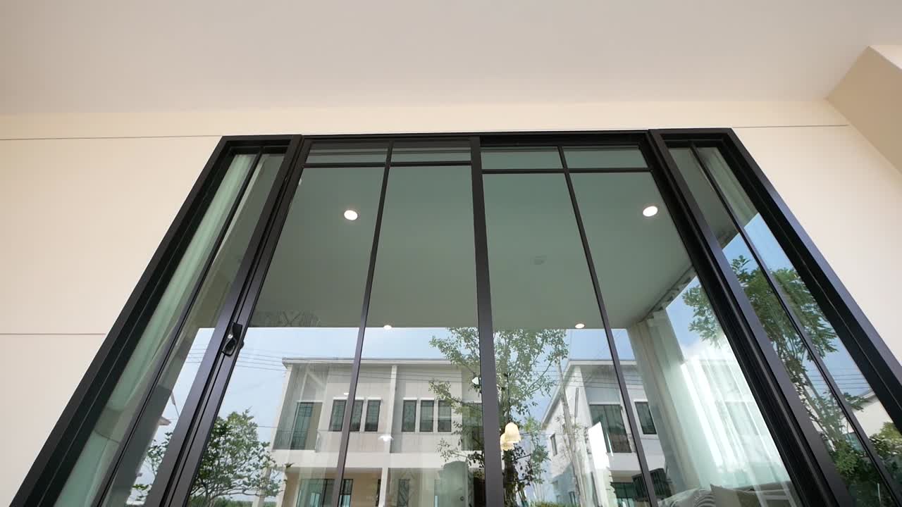 Design de Exterior de Casa Branco, Moderno e Minimalista.