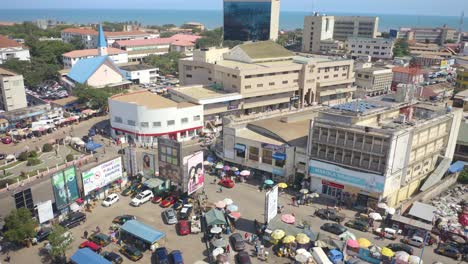 crowd of people and cars at accra central market _14