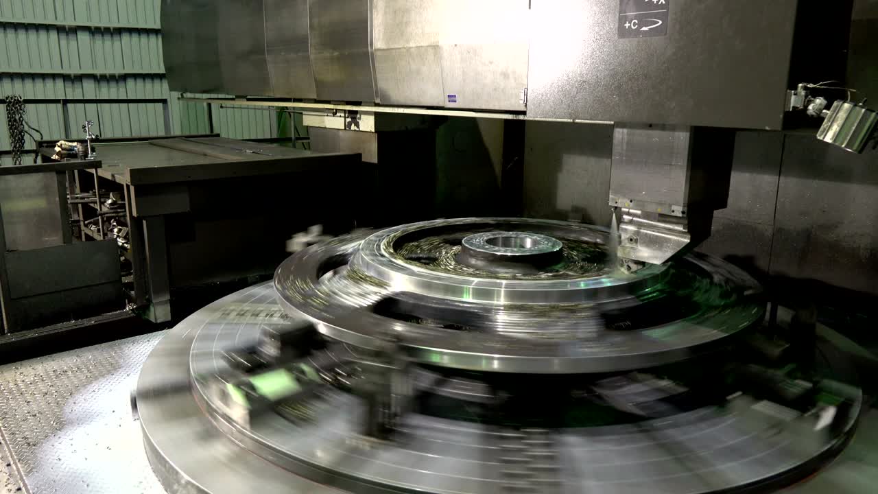 обработка заготовки на токарном станке