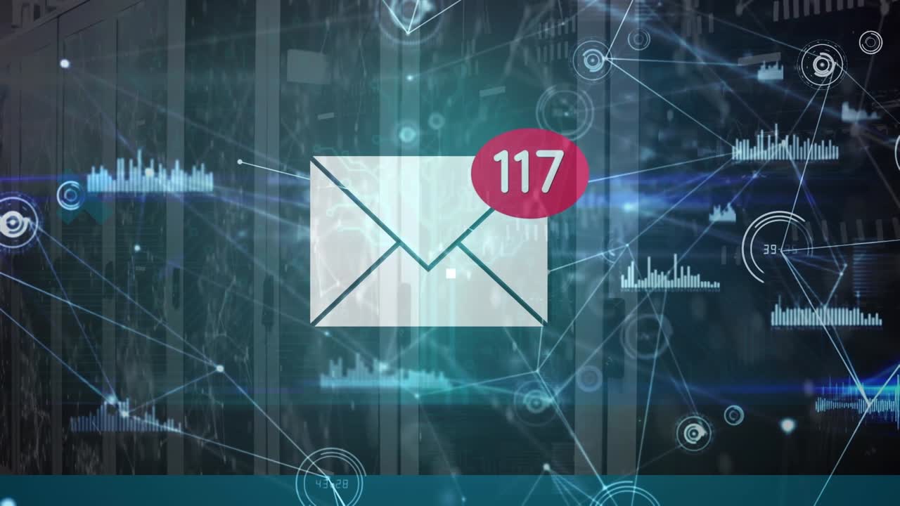 Animazione di icona di busta e rete di connessioni con elaborazione dati su sala server