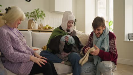 grandfamily knitting session