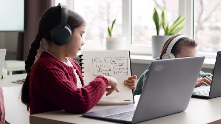 Meisjesstudent leert wiskunde in een klaslokaal