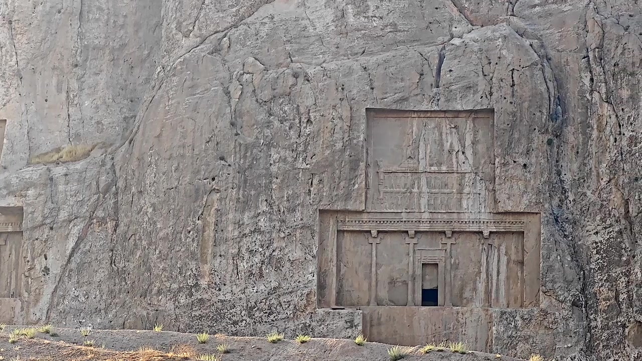 Antigas Tumbas Rupestres em Naqsh-e Rostam no Irã