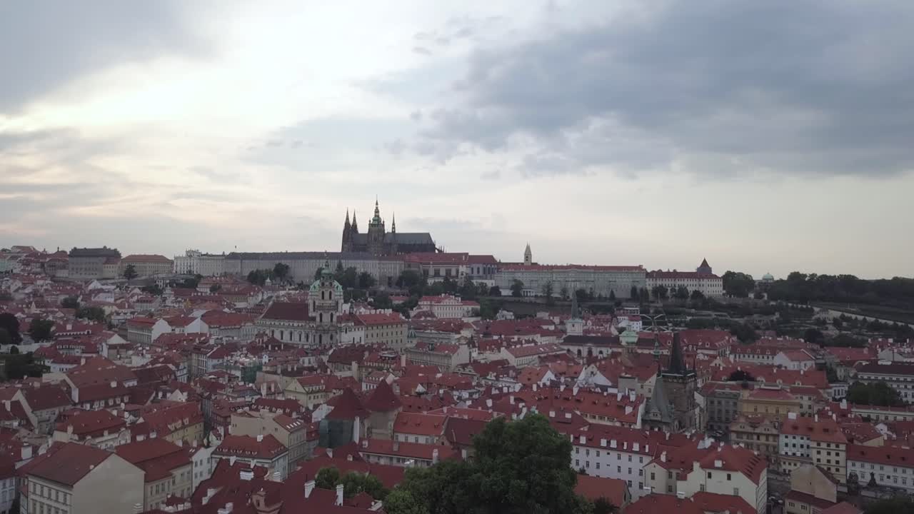 Veduta con drone di Praga con San