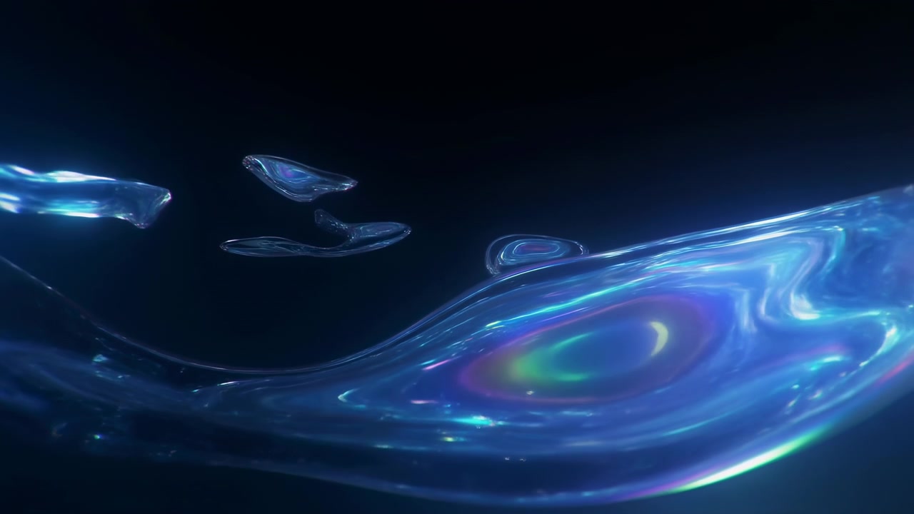 Iridescent væskedråper glir sakte over mørk flate, skinnende film som produserer regnbuehøydepunkter