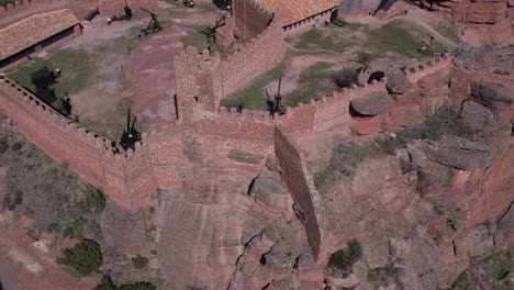 Luftdrohnenansicht-Des-Schlosses-Von-Peracense,-In-Teruel