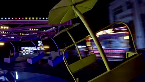 rueda gigante en el parque de atracciones
