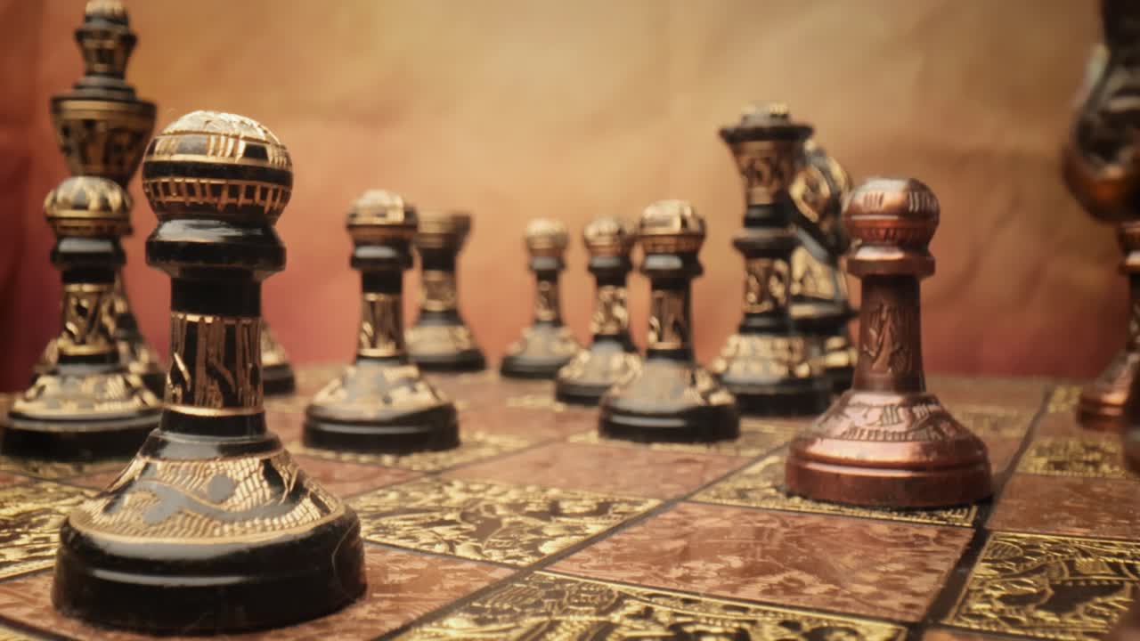 vuelo de la cámara entre el ajedrez vintage. super macro primer plano
