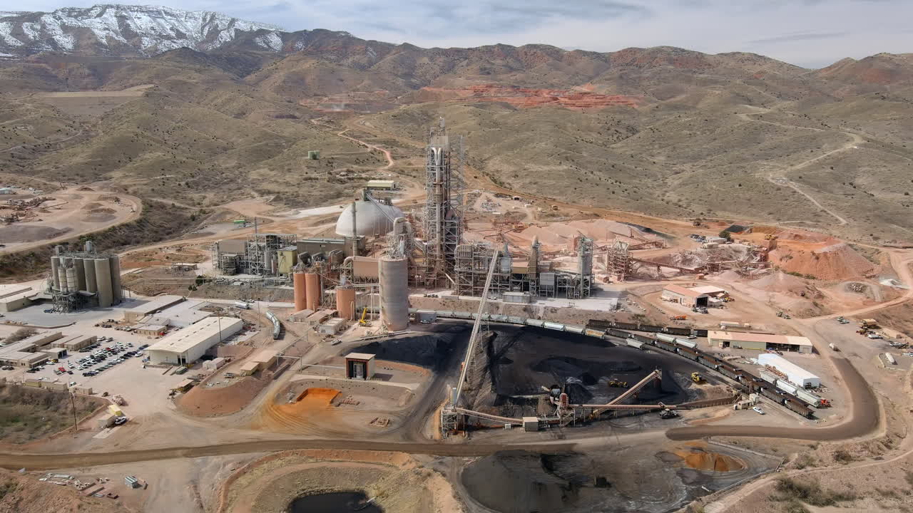 Vista aérea de la planta SRMG Clarkdale en Arizona para la producción de cemento