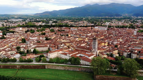 Beautiful-aerial-shot-of-Lucca-city,-an-ancient-town-in-the-middle-of-Tuscany,-Italy,-4K