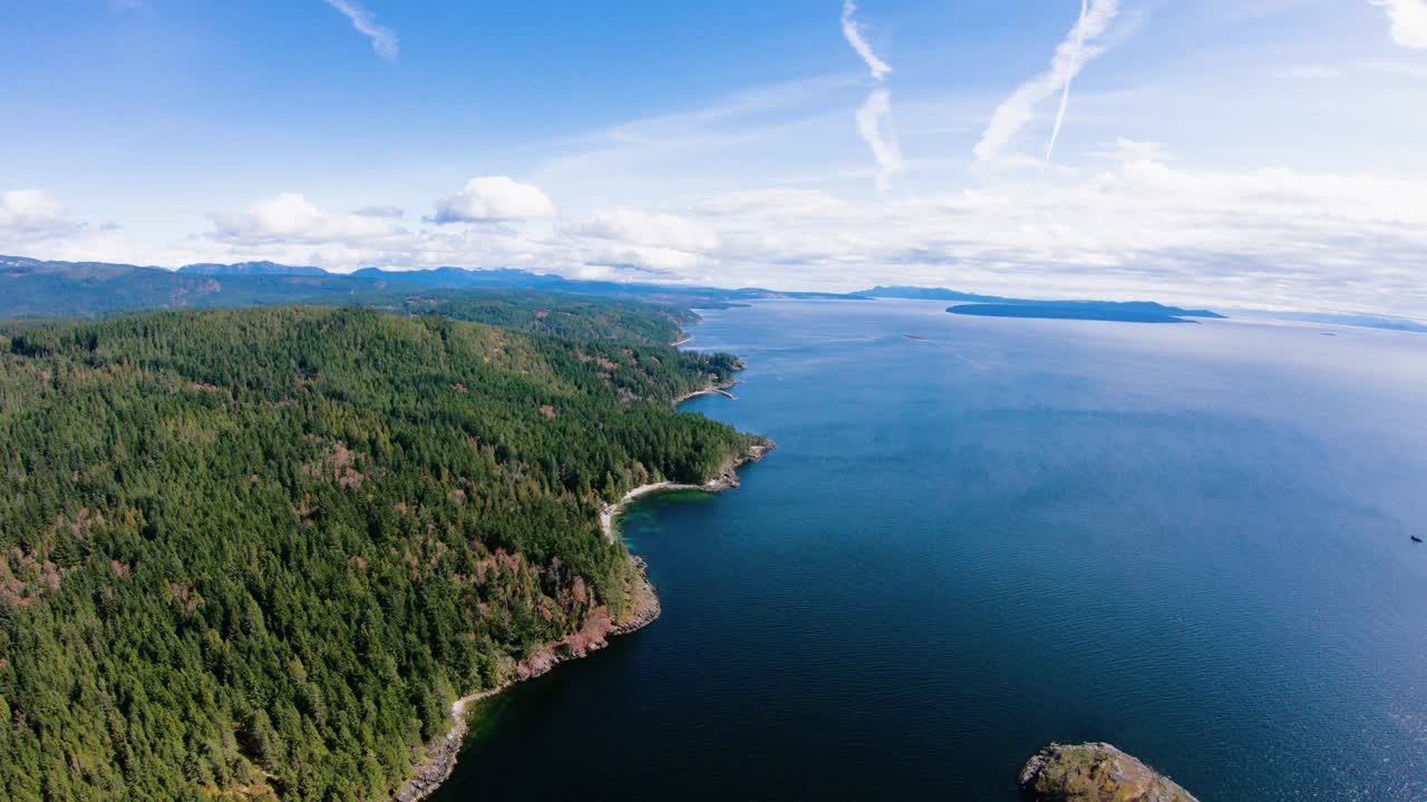 estrecho de dinner rock de georgia lund, vista aérea de la costa de la columbia británica