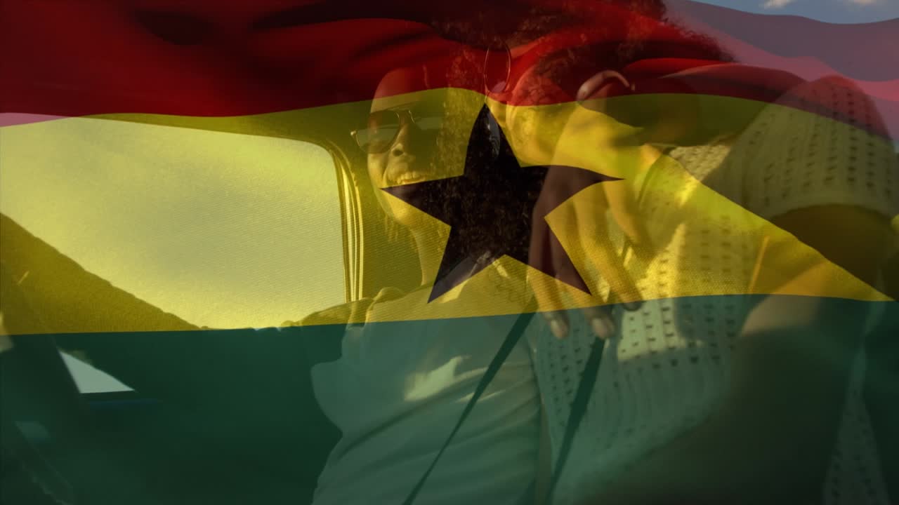 Animazione della bandiera del Ghana su una felice coppia afroamericana che si gode un viaggio on the road a bordo di un pick-up
