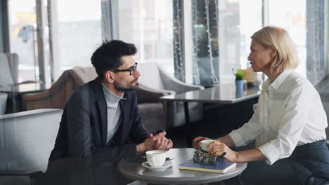 reunión de negocios en un café
