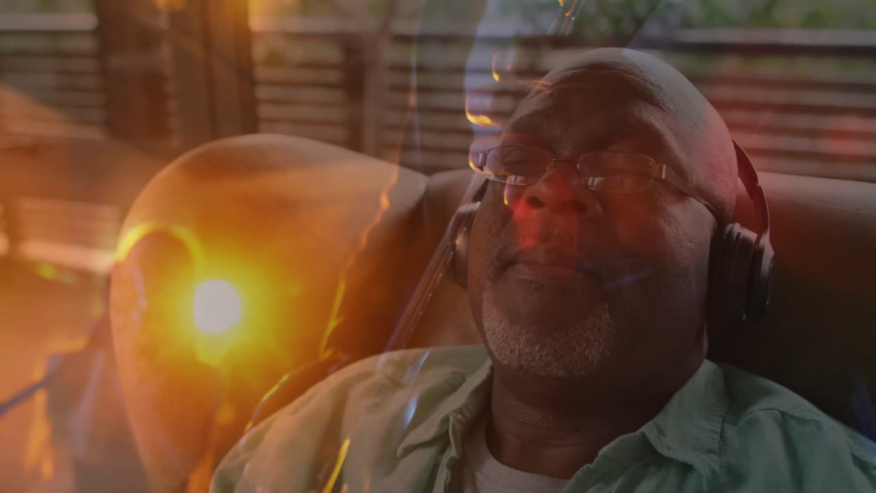 animación de un hombre caucásico tocando la guitarra sobre un hombre afroamericano con auriculares