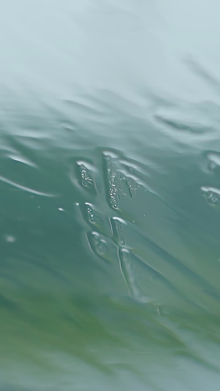 ondulaciones de la superficie del agua