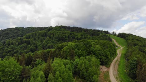 Scenic-aerial-panorama-of-Jaworzyna-Krynicka-peak,-Beskid-mountain,-Poland