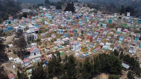 Mausoleum-crypts-of-different-sizes-in-hillside-cemetery-in-Guatemala