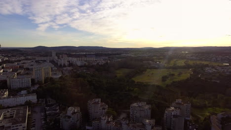 Sonnenuntergang-über-Golf-Montpellier-Massane-Luftdrohnenansicht.