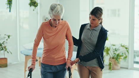 fisioterapia, mujer de edad avanzada
