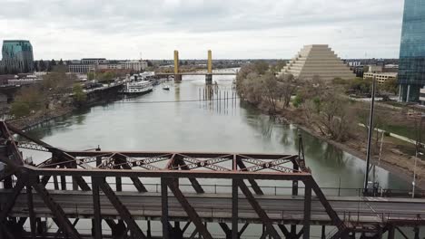 Puente-En-El-Centro-De-Sacramento-California-Antena