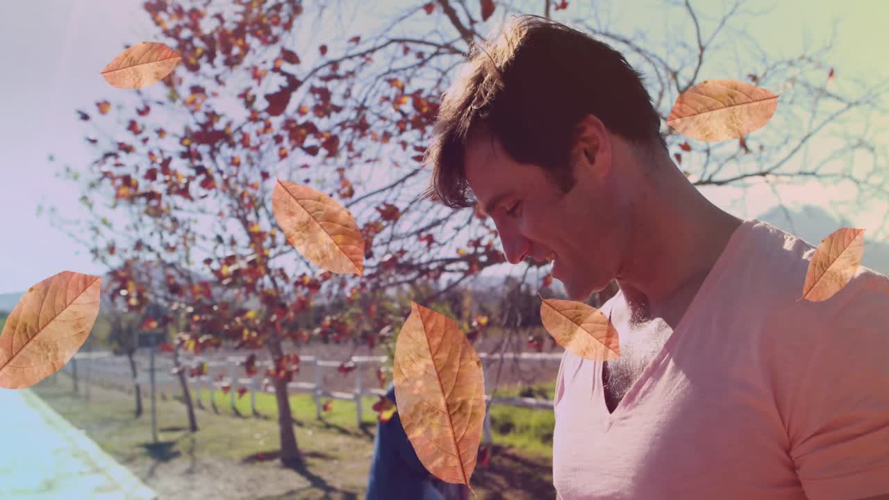 공원에서 행복한 백인 아버지와 딸의 잎의 애니메이션