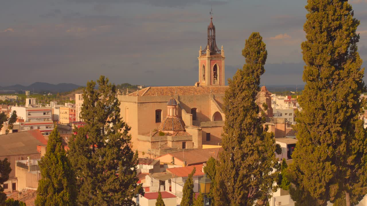 Vista panoramica di Sagunto nella Comunità Valenciana in Spagna nel tardo pomeriggio