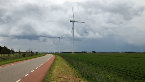 paisaje con molinos de viento