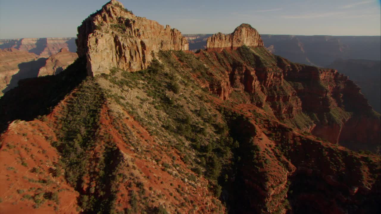 hermosa antena sobre el borde del gran cañón al amanecer 4