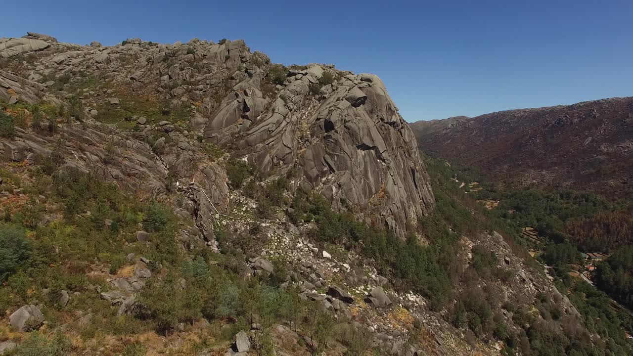 vista aérea de roca de alta montaña. fondo de la naturaleza