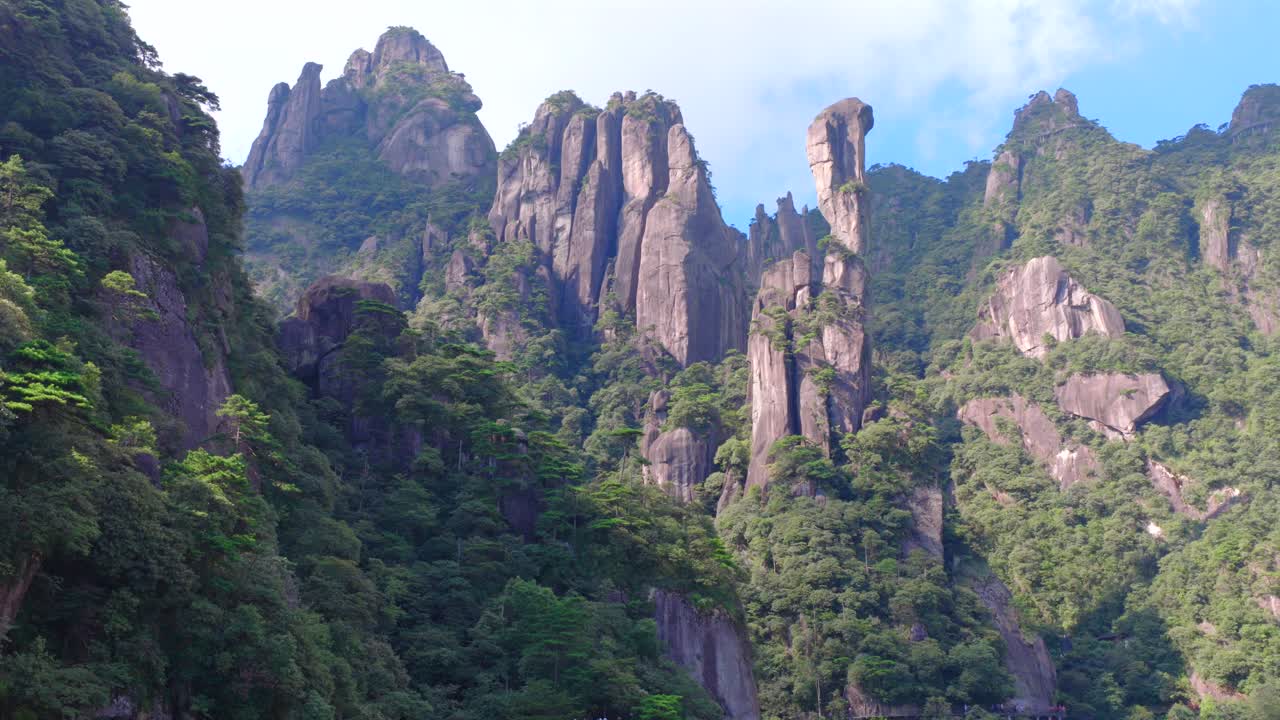 Mount Sanqing in Jiangxi Province, a famous mountain in China, with strange peaks and rocks towering into the clouds, miraculous geological and geomorphological wonders, and great works of nature